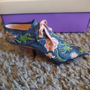 Vintage Just the Right Shoe - Versailles #25021 (1999)
